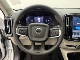 Volvo XC40 Plus B5 AWD 2026