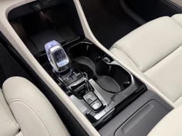 Volvo XC40 Plus B5 AWD 2026