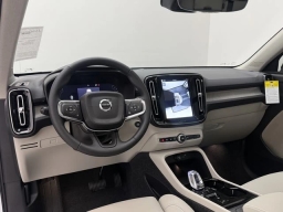 Volvo XC40 Plus B5 AWD 2026