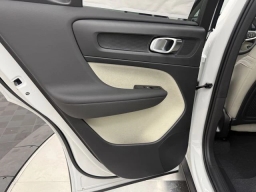 Volvo XC40 Plus B5 AWD 2026