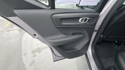 Volvo XC40 Plus B5 AWD 2026