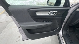 Volvo XC40 Plus B5 AWD 2026