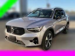Volvo XC40 Plus B5 AWD 2026