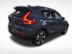 Volvo XC40 Plus B5 AWD 2026