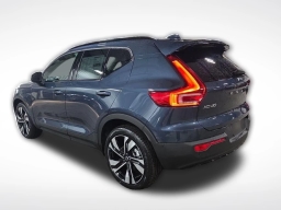 Volvo XC40 Plus B5 AWD 2026