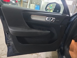 Volvo XC40 Plus B5 AWD 2026