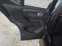 Volvo XC40 Plus B5 AWD 2026