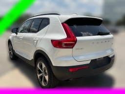 Volvo XC40 Plus B5 AWD 2026