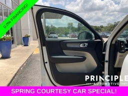 Volvo XC40 Plus B5 AWD 2026