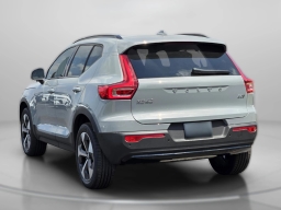 Volvo XC40 Plus B5 AWD 2026