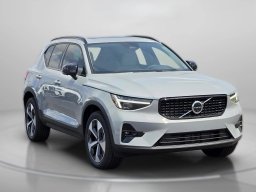 Volvo XC40 Plus B5 AWD 2026