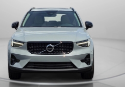 Volvo XC40 Plus B5 AWD 2026