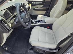 Volvo XC40 Plus B5 AWD 2026