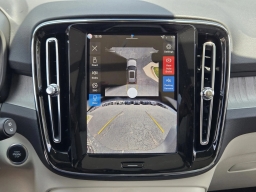 Volvo XC40 Plus B5 AWD 2026