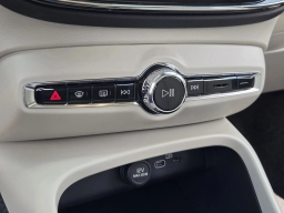 Volvo XC40 Plus B5 AWD 2026