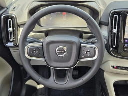 Volvo XC40 Plus B5 AWD 2026