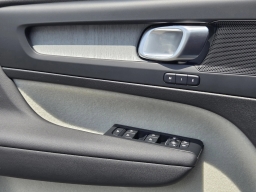 Volvo XC40 Plus B5 AWD 2026