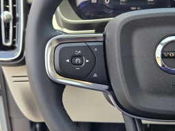 Volvo XC40 Plus B5 AWD 2026