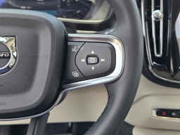 Volvo XC40 Plus B5 AWD 2026