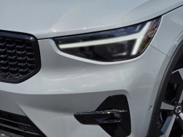 Volvo XC40 Plus B5 AWD 2026