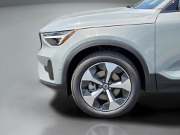 Volvo XC40 Plus B5 AWD 2026