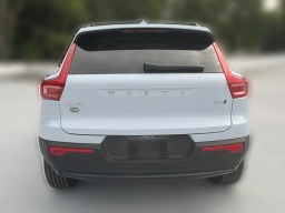 Volvo XC40 Plus B5 AWD 2026