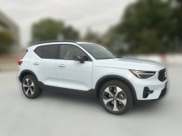 Volvo XC40 Plus B5 AWD 2026