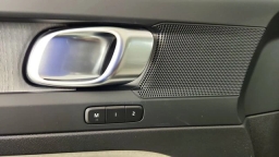 Volvo XC40 Plus B5 AWD 2026