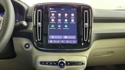 Volvo XC40 Plus B5 AWD 2026