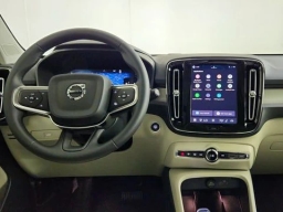 Volvo XC40 Plus B5 AWD 2026