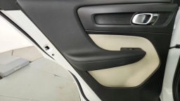 Volvo XC40 Plus B5 AWD 2026