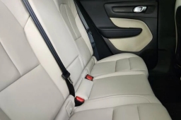 Volvo XC40 Plus B5 AWD 2026