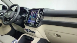 Volvo XC40 Plus B5 AWD 2026