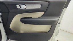 Volvo XC40 Plus B5 AWD 2026