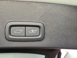 Volvo XC40 Plus B5 AWD 2026