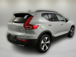 Volvo XC40 Plus B5 AWD 2026