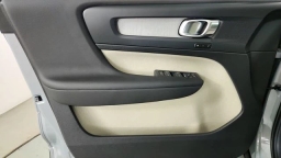 Volvo XC40 Plus B5 AWD 2026