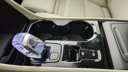 Volvo XC40 Plus B5 AWD 2026