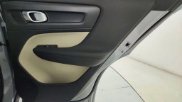 Volvo XC40 Plus B5 AWD 2026