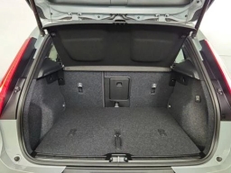 Volvo XC40 Plus B5 AWD 2026