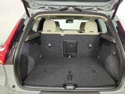 Volvo XC40 Plus B5 AWD 2026