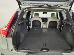 Volvo XC40 Plus B5 AWD 2026