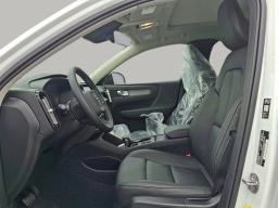 Volvo XC40 Core B5 AWD 2026