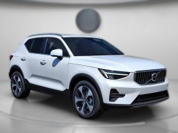 Volvo XC40 Core Bright Theme B5 AWD 2025