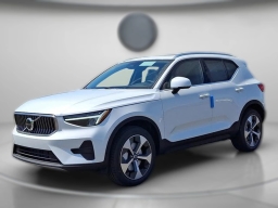 Volvo XC40 Core Bright Theme B5 AWD 2025