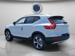 Volvo XC40 Core Bright Theme B5 AWD 2025