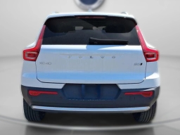 Volvo XC40 Core Bright Theme B5 AWD 2025