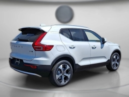 Volvo XC40 Core Bright Theme B5 AWD 2025