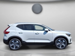 Volvo XC40 Core Bright Theme B5 AWD 2025