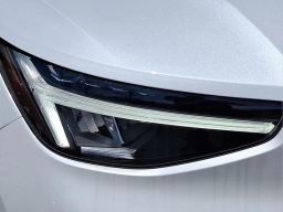 Volvo XC40 Core Bright Theme B5 AWD 2025